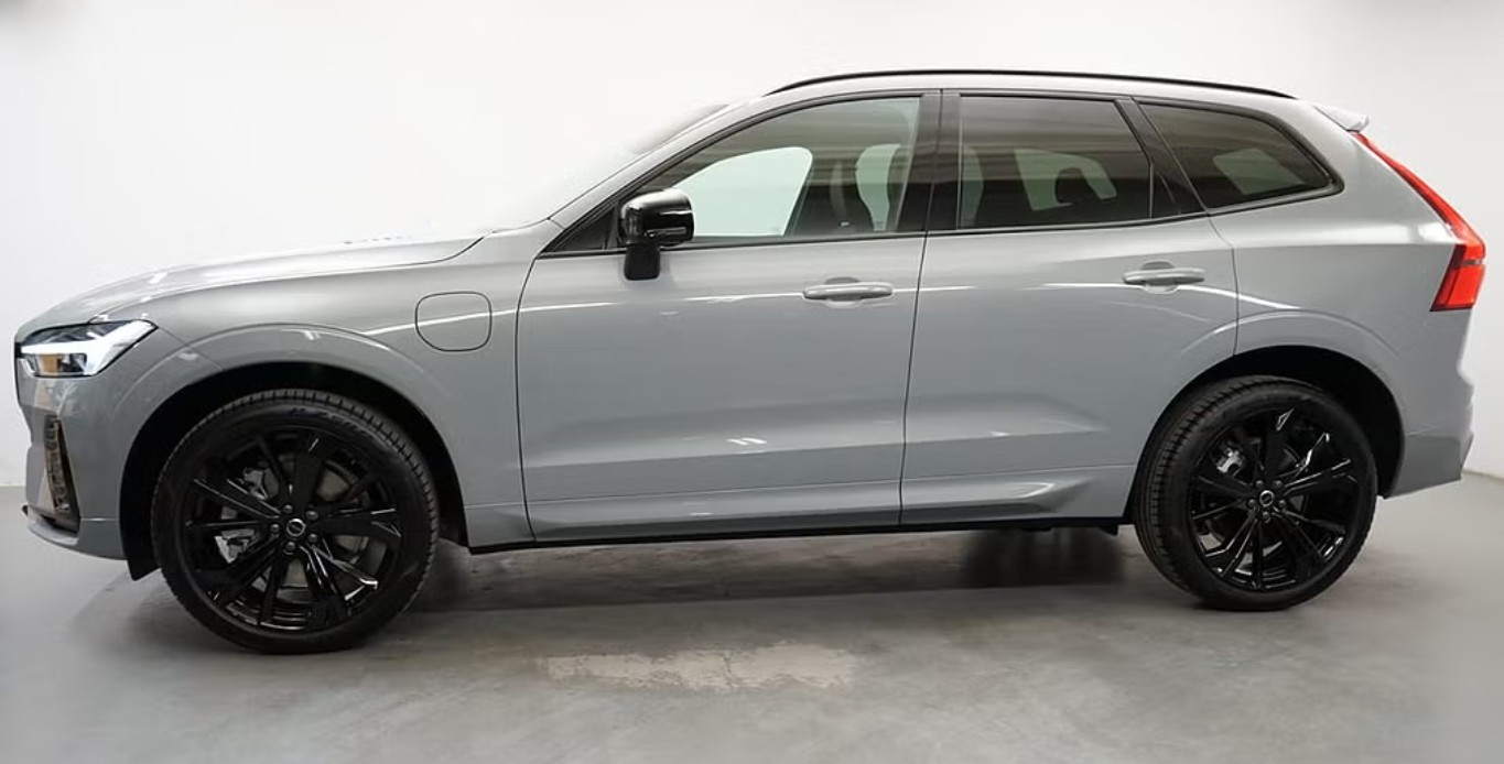 VOLVO XC60 T6 eAWD PluginHybrid Plus Dark Geartronic-image-1