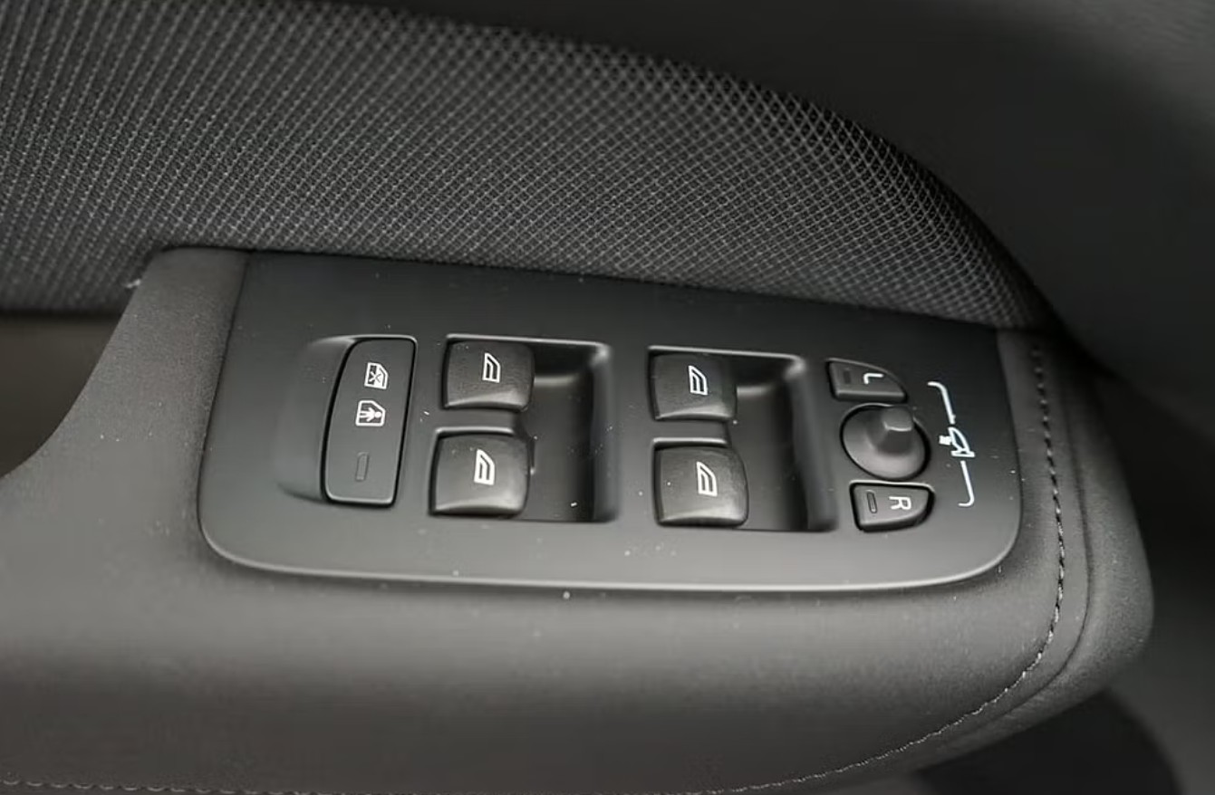 VOLVO XC60 T6 eAWD PluginHybrid Plus Dark Geartronic-image-7