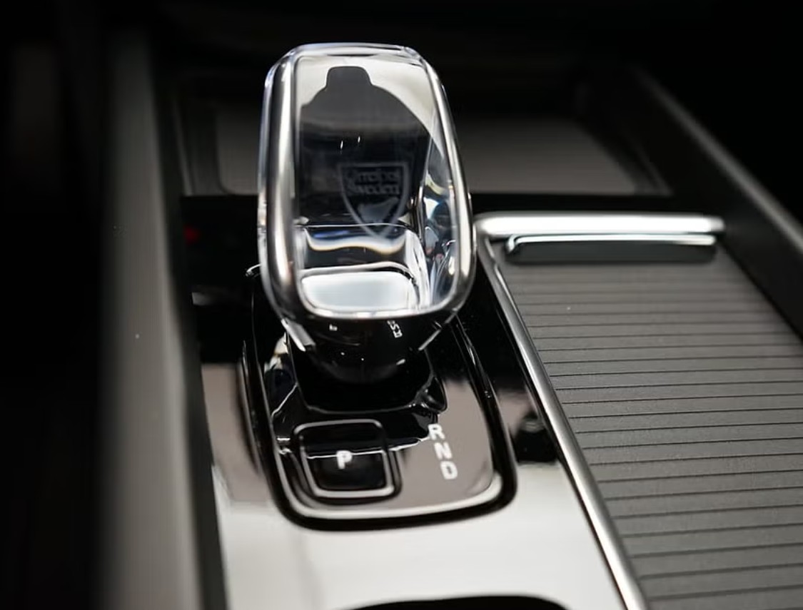 VOLVO XC60 T6 eAWD PluginHybrid Plus Dark Geartronic-image-11