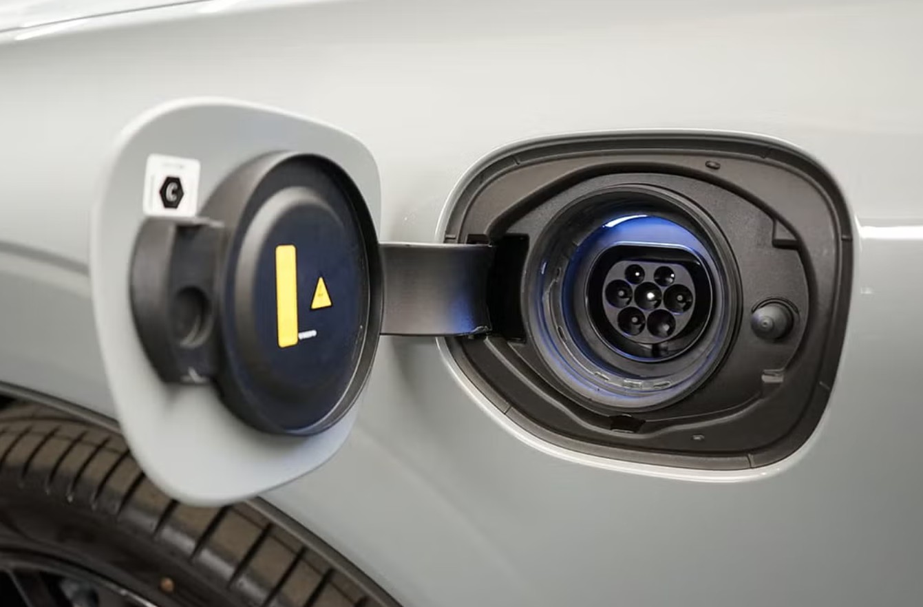 VOLVO XC60 T6 eAWD PluginHybrid Plus Dark Geartronic-image-15
