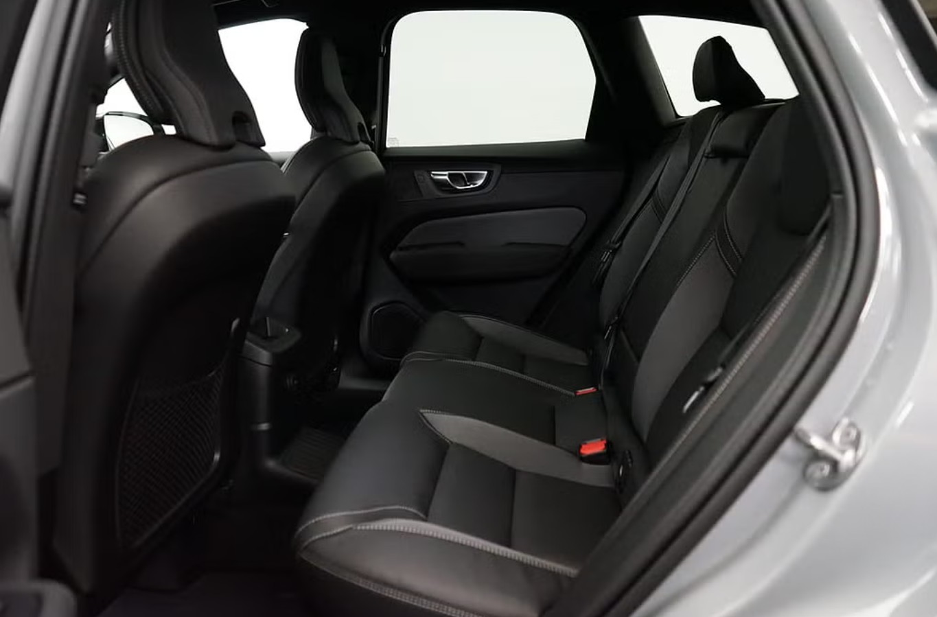 VOLVO XC60 T6 eAWD PluginHybrid Plus Dark Geartronic-image-5