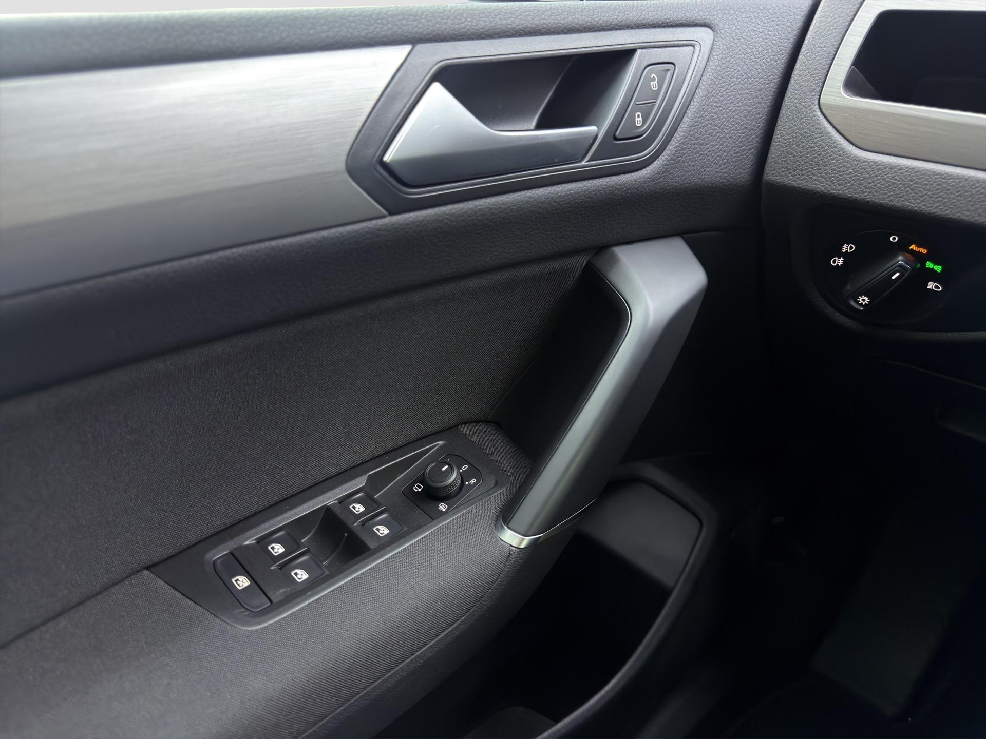 VW Touran 2.0 TDI BlueMotion Technology Comfortline DSG-image-10
