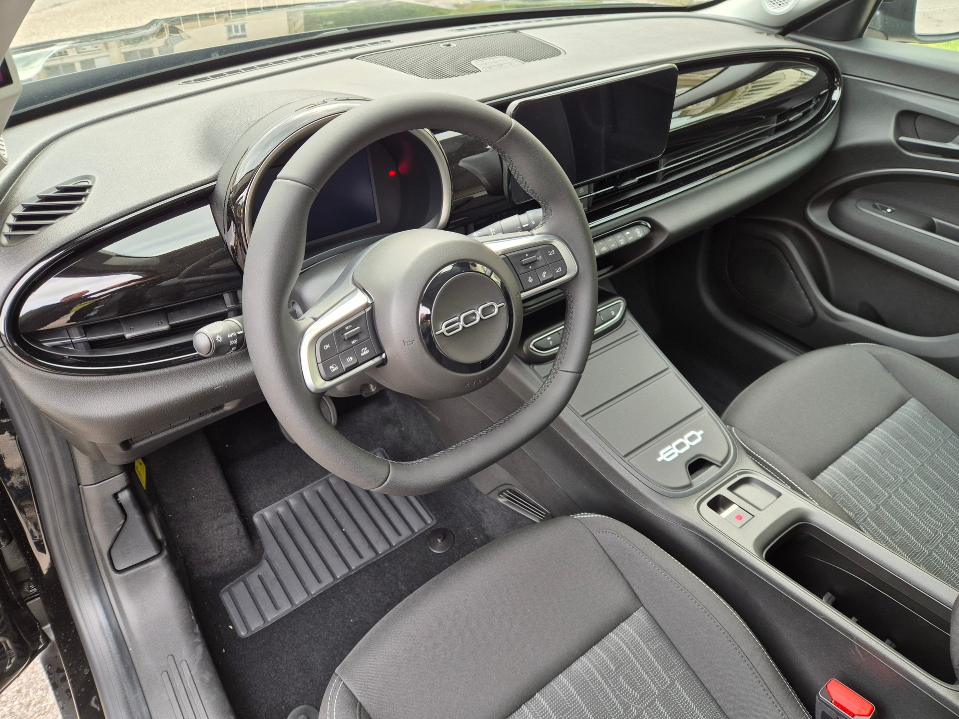 FIAT 600h Mild Hybrid Icon Swiss Edition-image-8