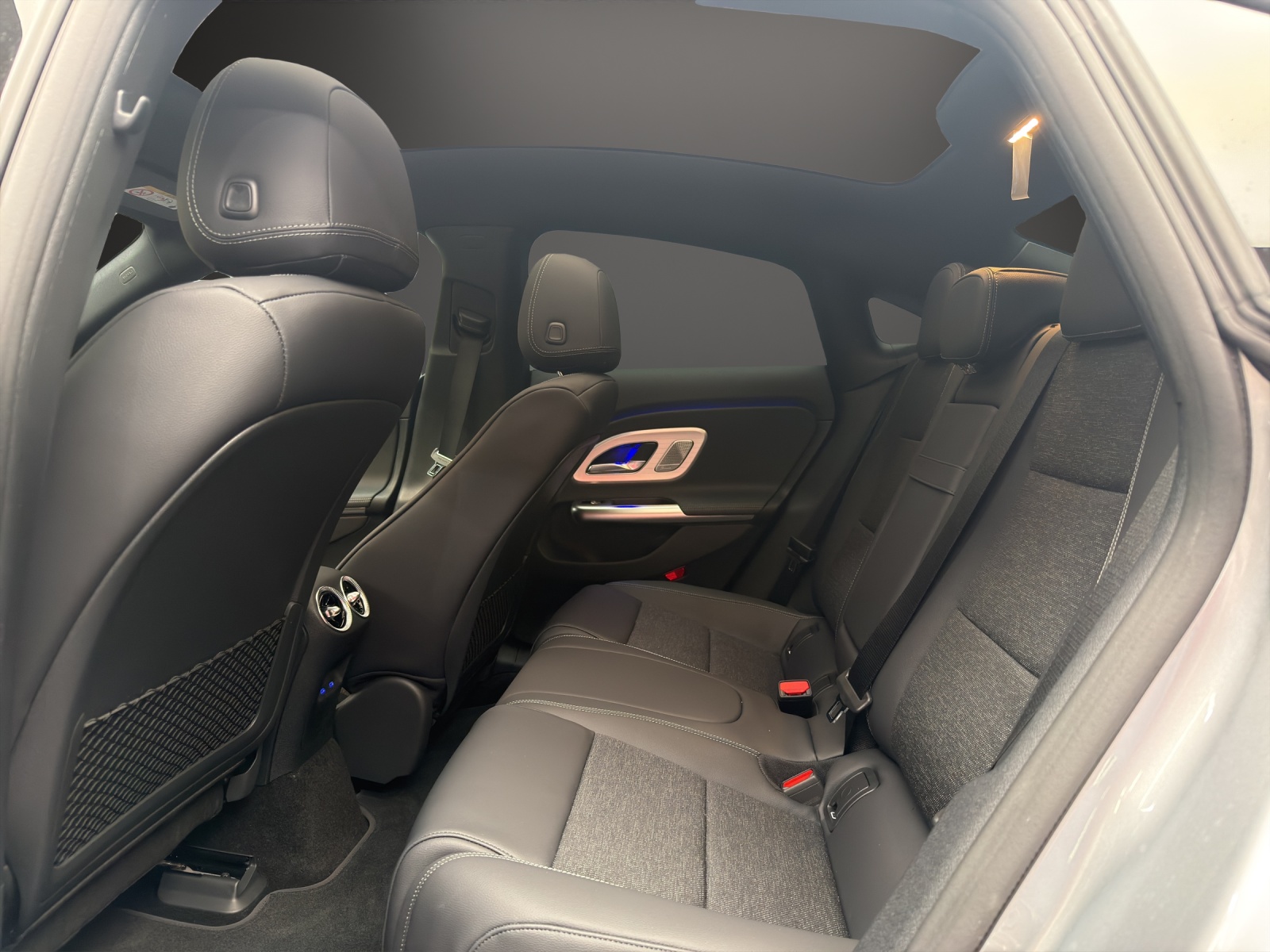 MERCEDES-BENZ CLA 350 4MATIC with EQ Technology-image-9