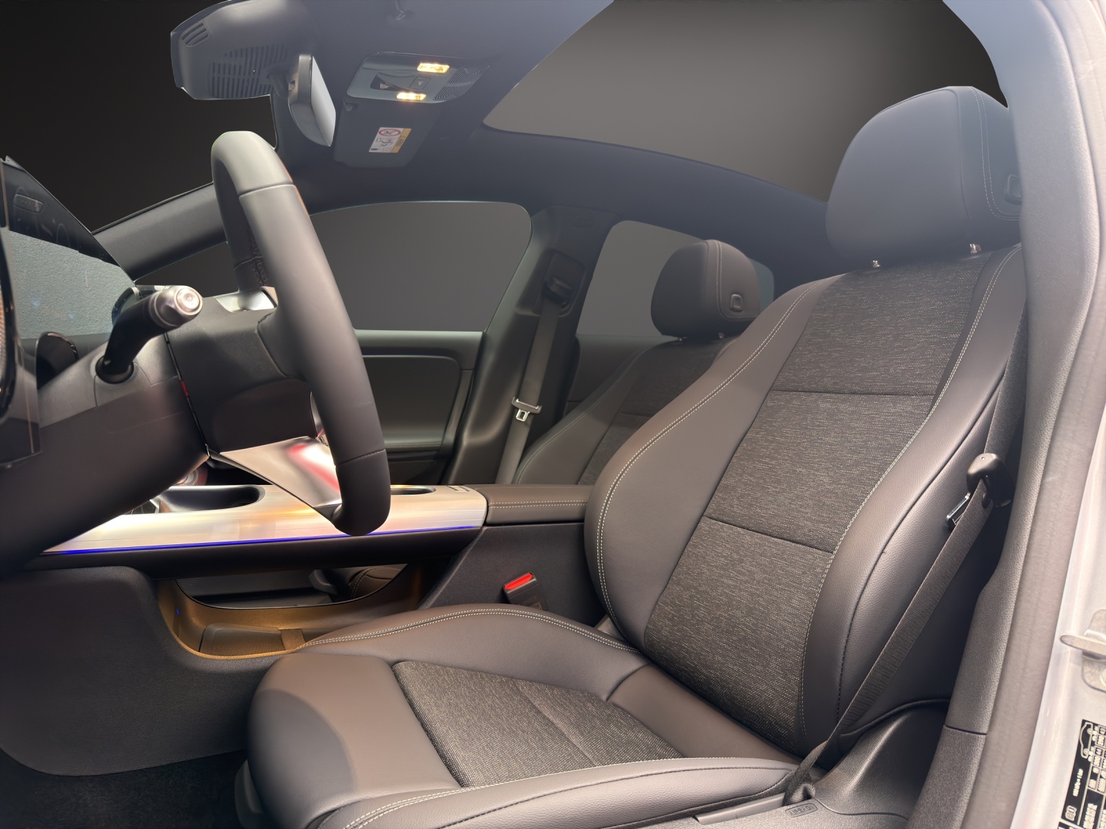 MERCEDES-BENZ CLA 350 4MATIC with EQ Technology-image-8