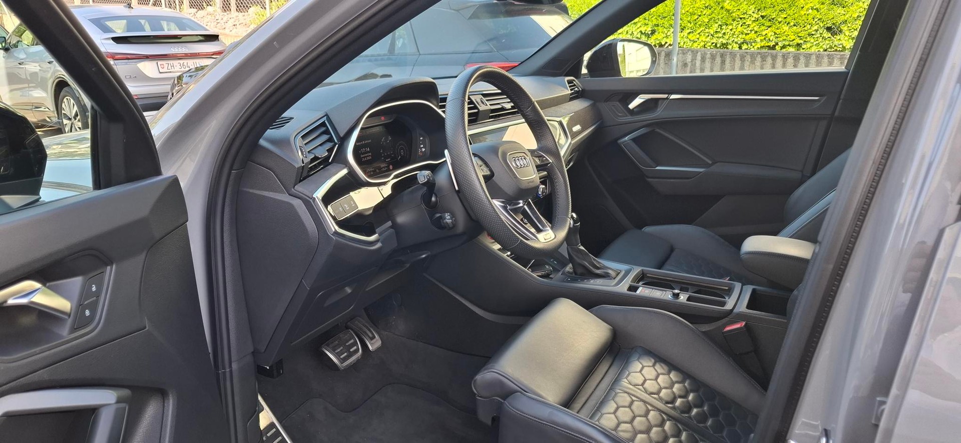 AUDI RS Q3 Sportback quattro S tronic-image-7