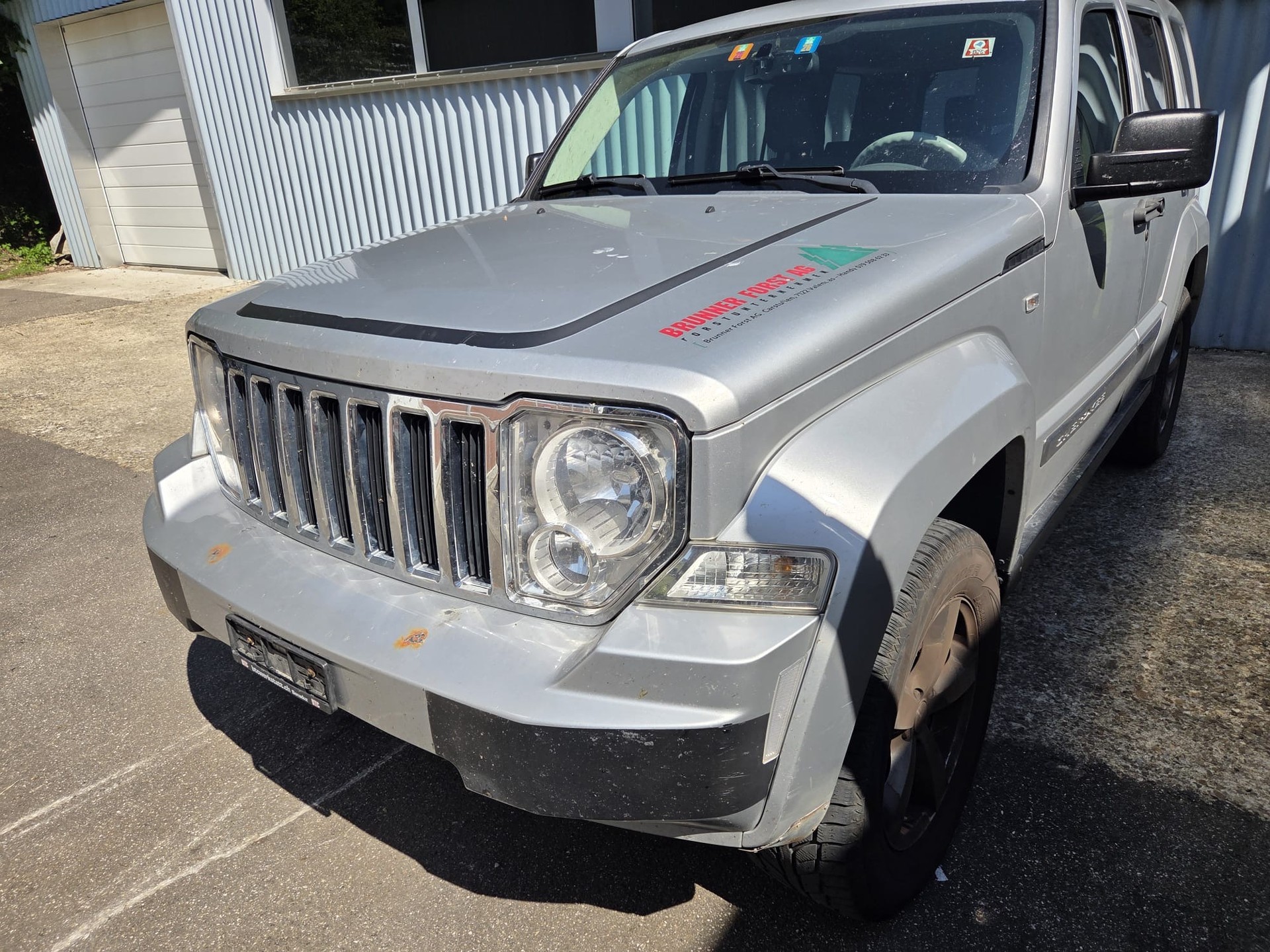 JEEP Cherokee 2.8 CRD Sport Automatic-image-2