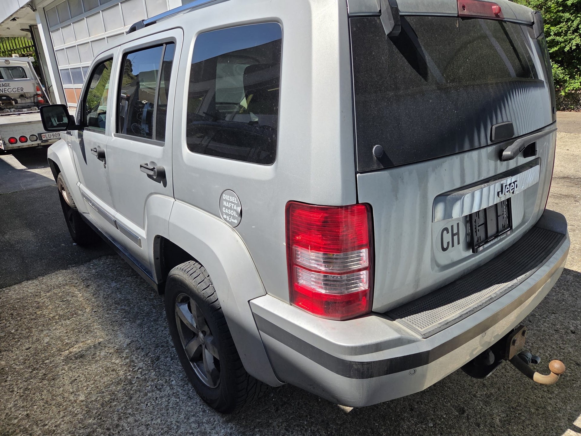JEEP Cherokee 2.8 CRD Sport Automatic-image-3