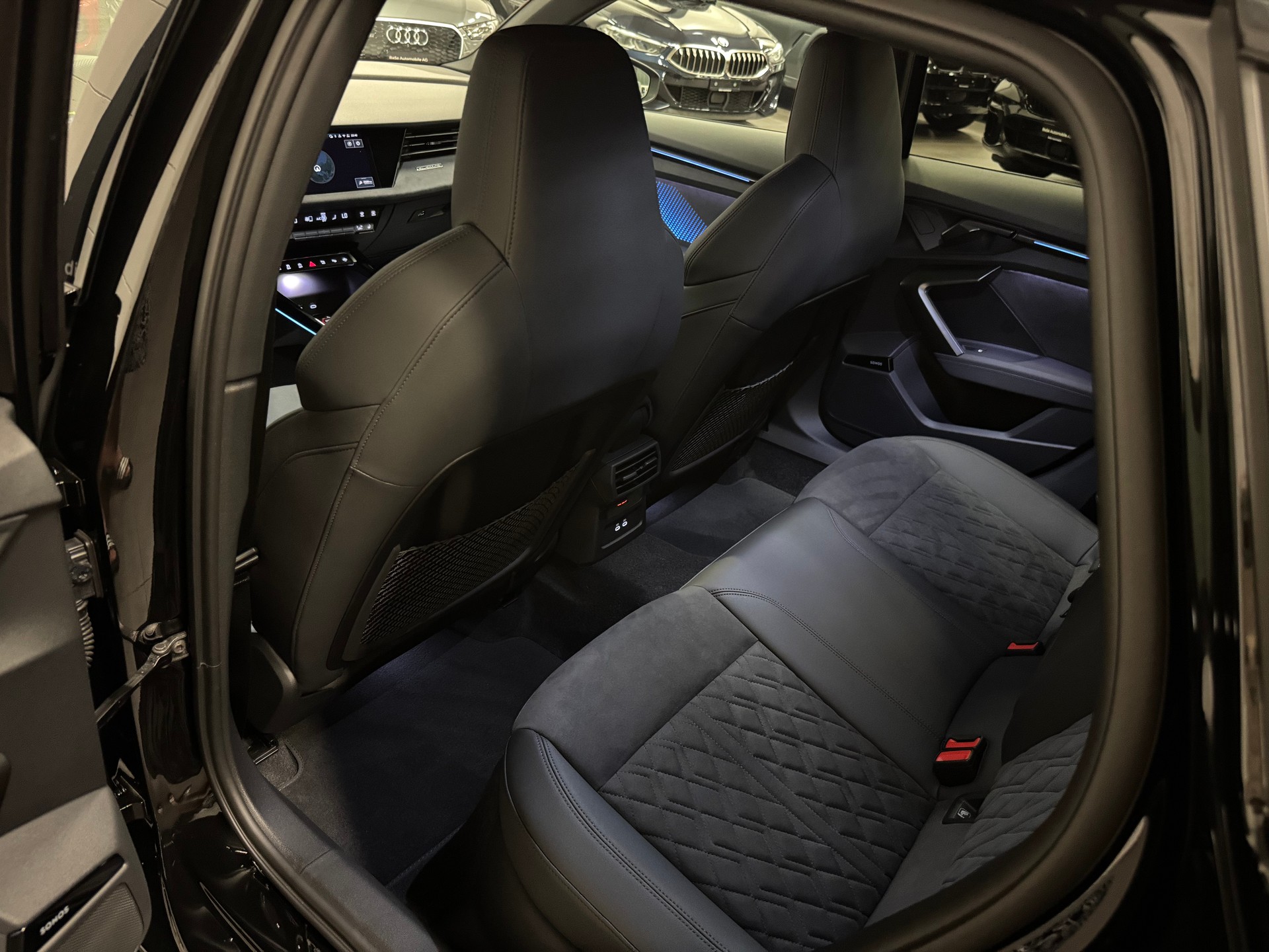 AUDI RS3 Sportback 2.5 TSI quattro S-tronic CH Fahrzeug-image-22