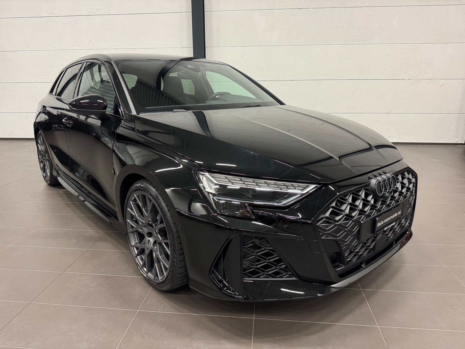 AUDI RS3 Sportback 2.5 TSI quattro S-tronic CH Fahrzeug-image-5