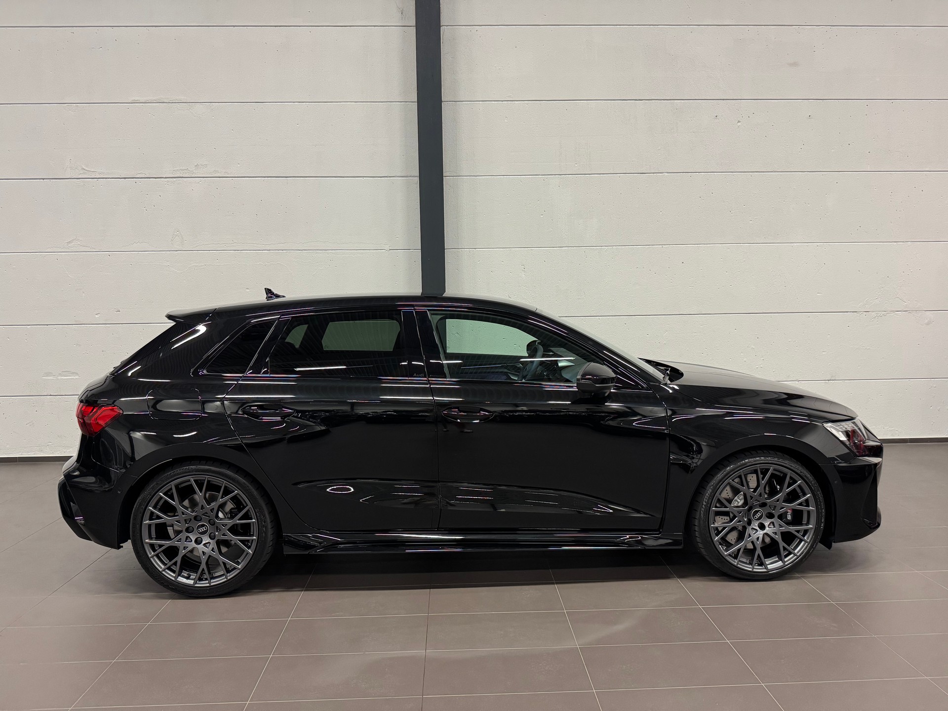 AUDI RS3 Sportback 2.5 TSI quattro S-tronic CH Fahrzeug-image-9