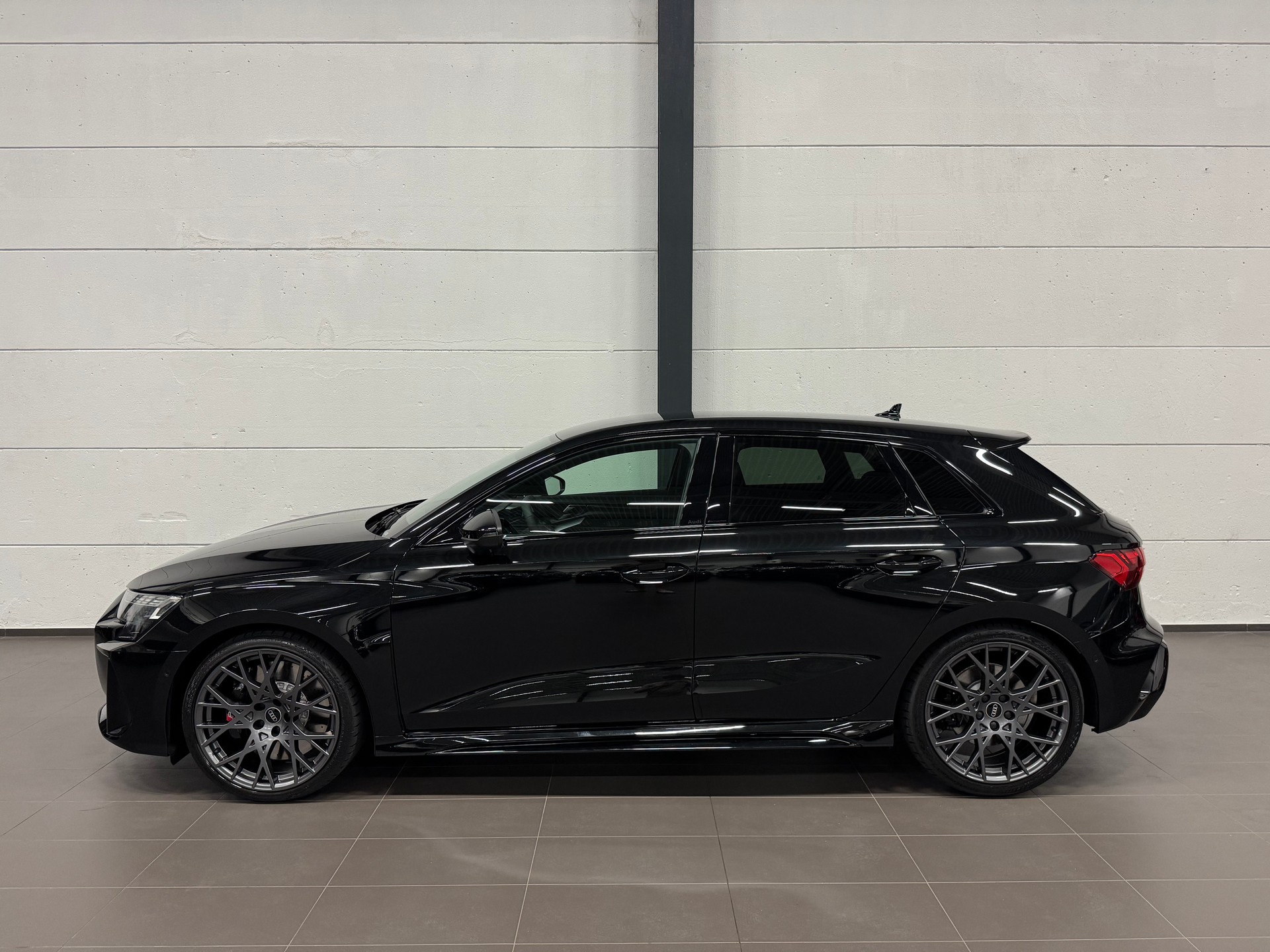 AUDI RS3 Sportback 2.5 TSI quattro S-tronic CH Fahrzeug-image-8