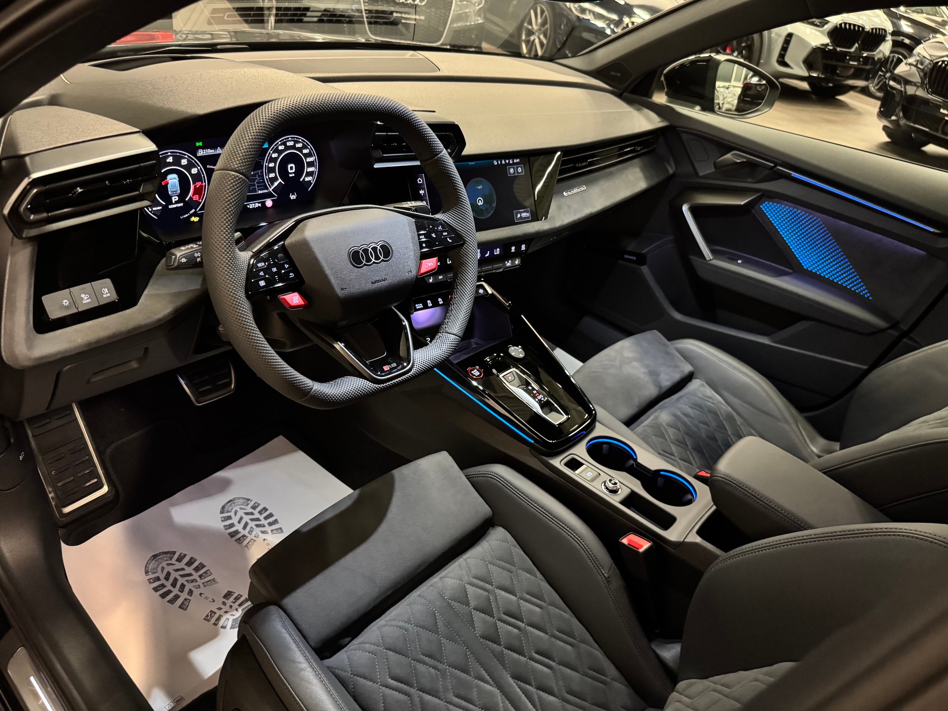 AUDI RS3 Sportback 2.5 TSI quattro S-tronic CH Fahrzeug-image-16