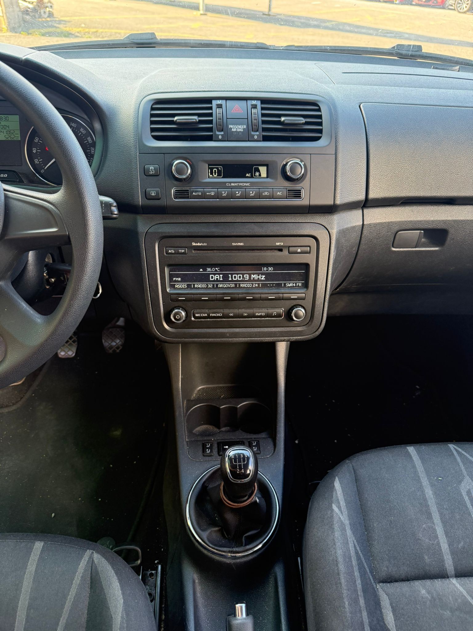 SKODA Fabia 1.2 TSI Elegance-image-10
