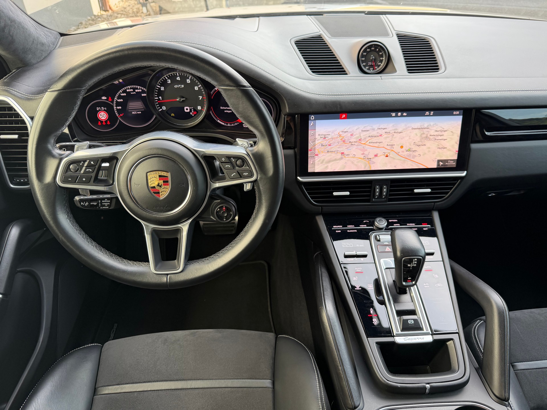 PORSCHE Cayenne GTS Coupé-image-19