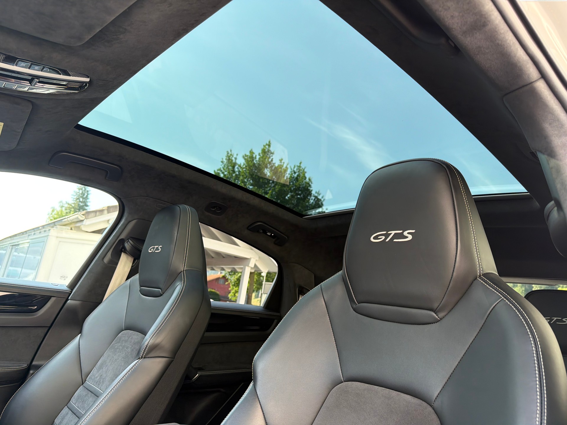 PORSCHE Cayenne GTS Coupé-image-31