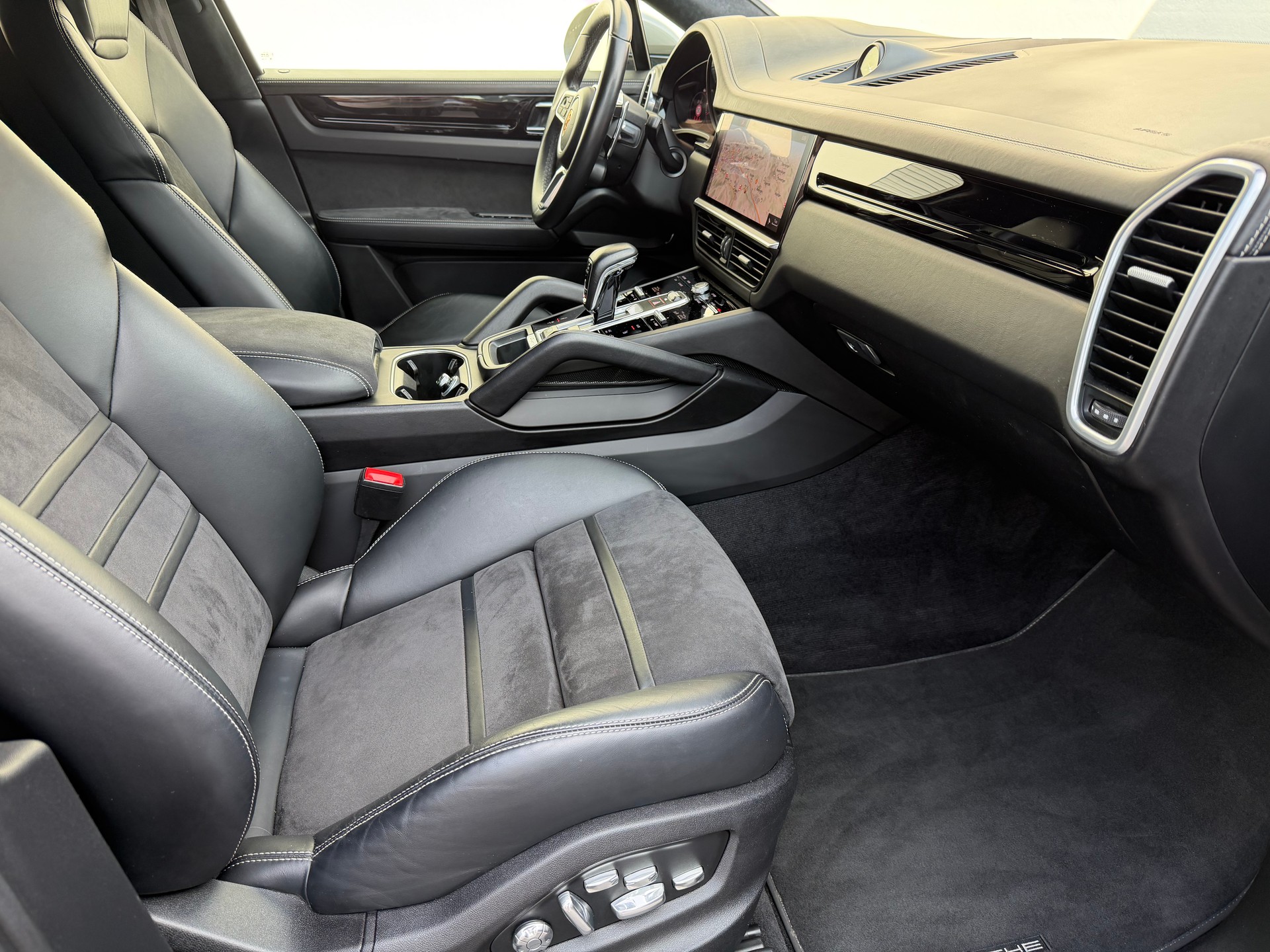 PORSCHE Cayenne GTS Coupé-image-15
