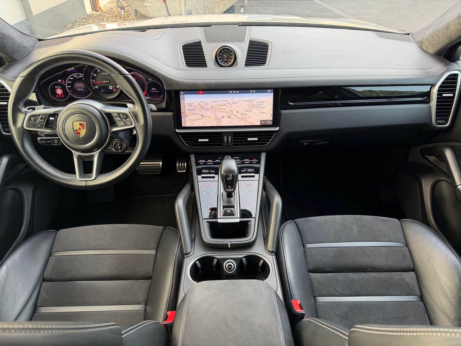 PORSCHE Cayenne GTS Coupé-image-18