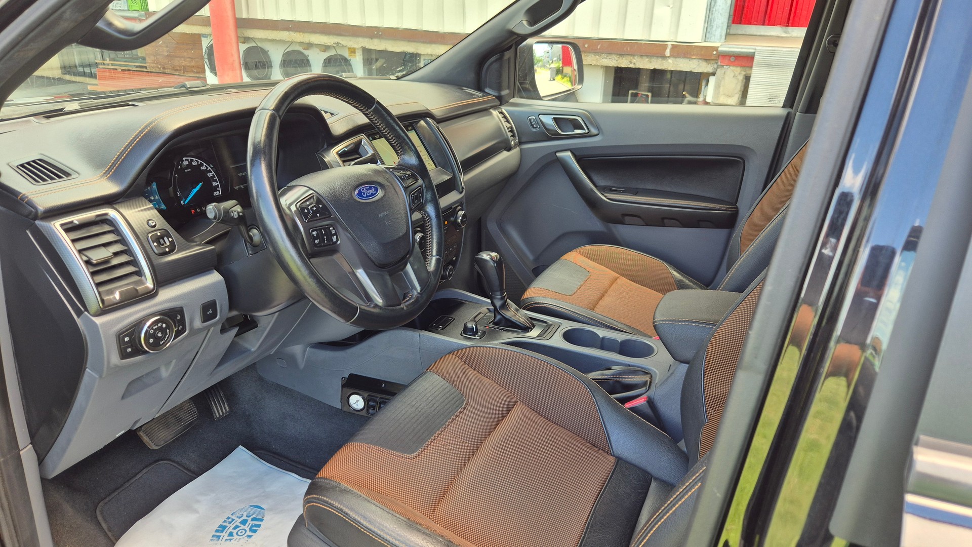 FORD Ranger Wildtrak 2.2 TDCi 4x4 A-image-7