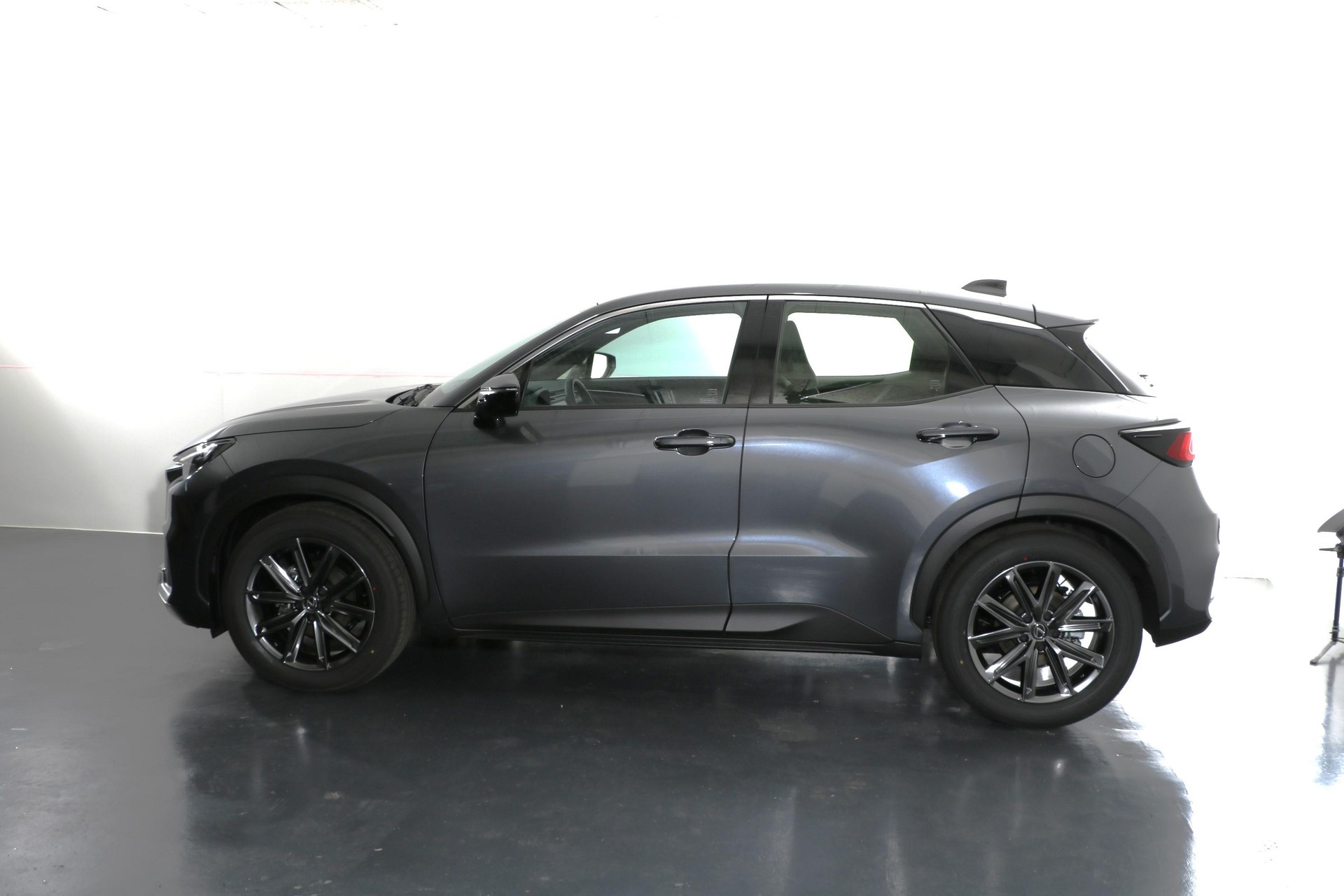LEXUS LBX 1.5 Hybrid Relax AWD-image-1