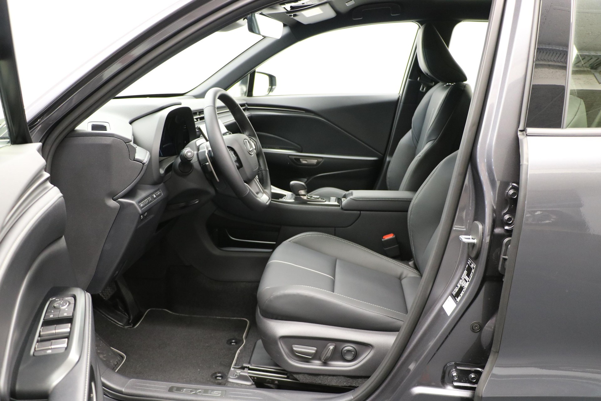 LEXUS LBX 1.5 Hybrid Relax AWD-image-3