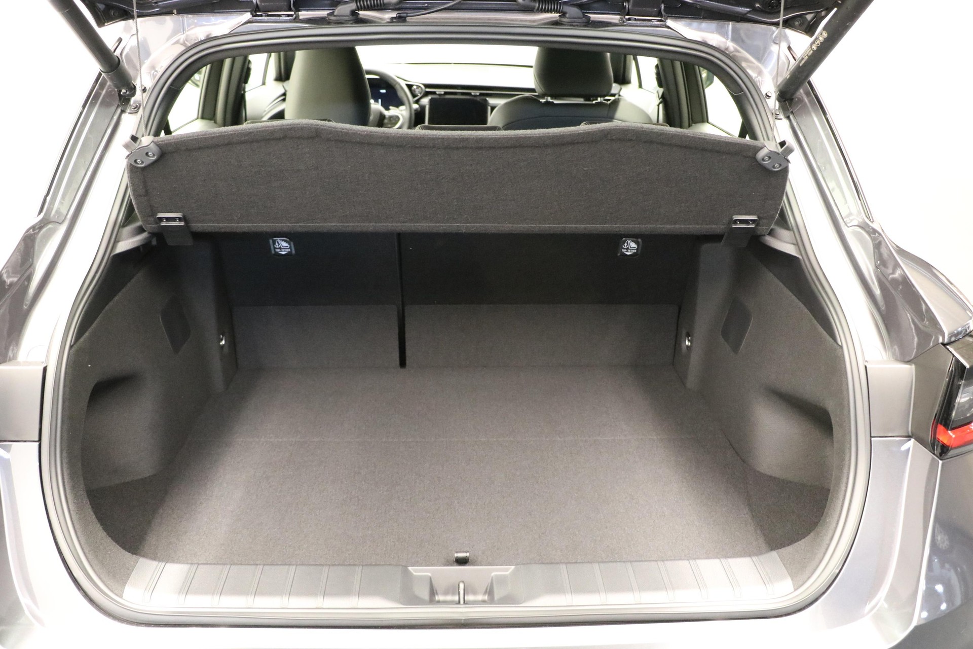 LEXUS LBX 1.5 Hybrid Relax AWD-image-13