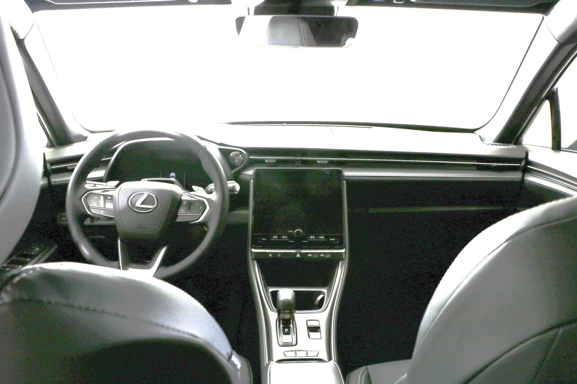 LEXUS LBX 1.5 Hybrid Relax AWD-image-6