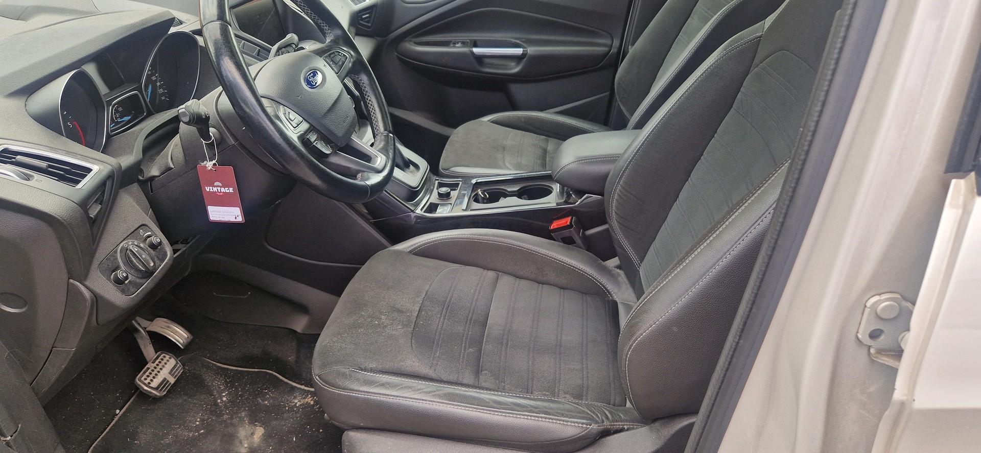 FORD Kuga 2.0 TDCi Titanium 4WD PowerShift-image-4
