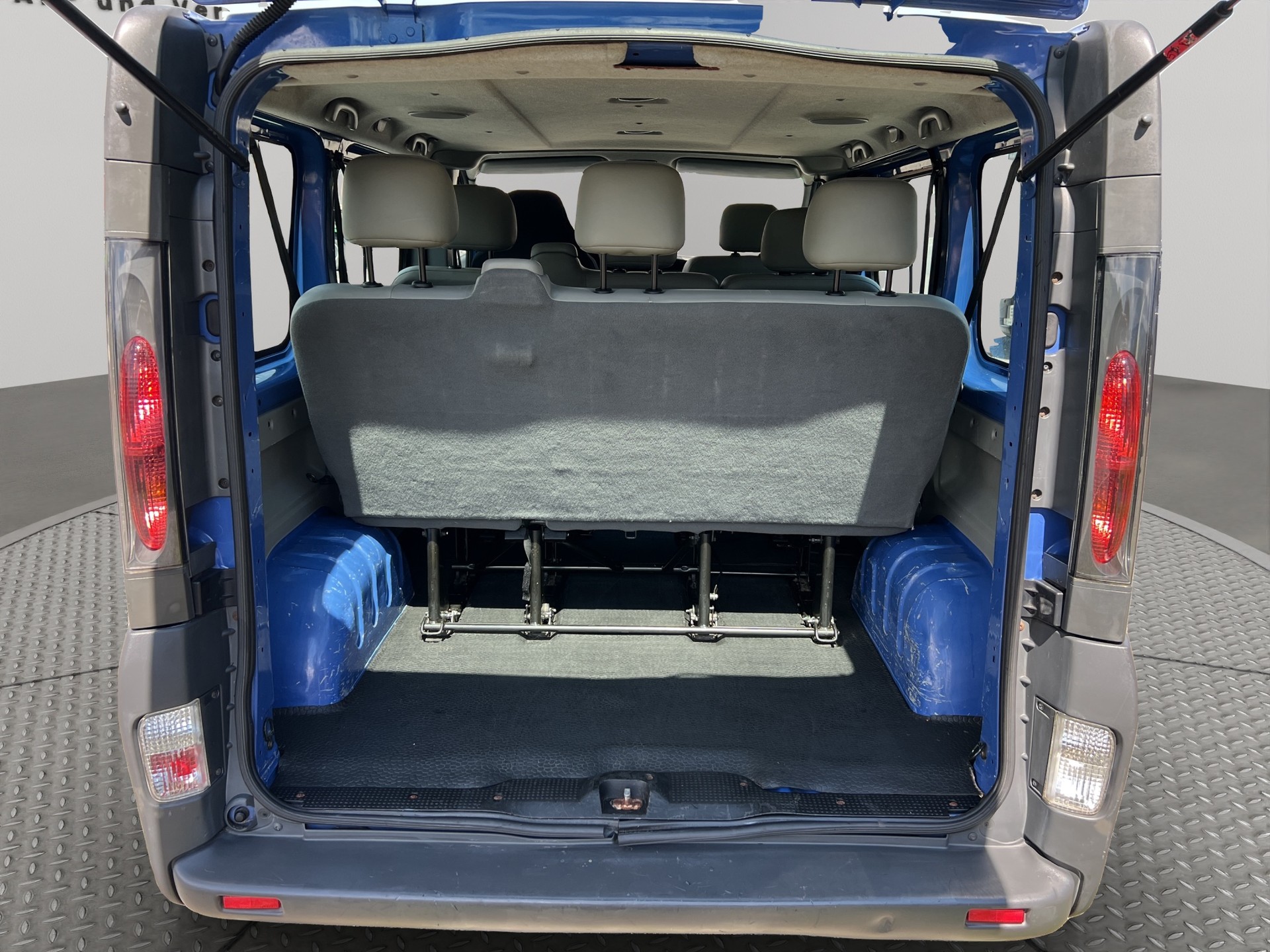 OPEL Vivaro Tour 2.5 CDTI 2.7t 8-Plätze-image-5