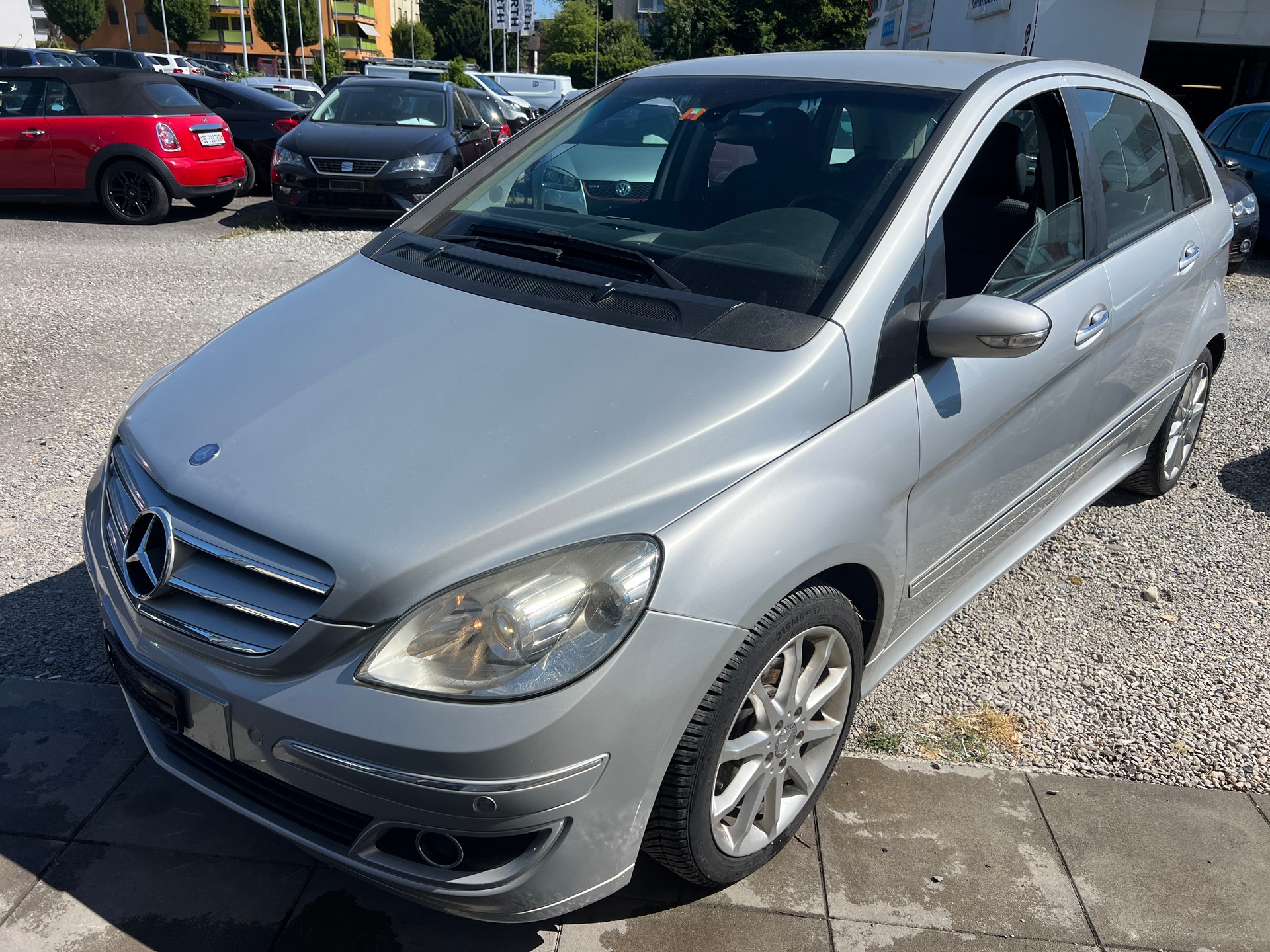 MERCEDES-BENZ B 200-image-0