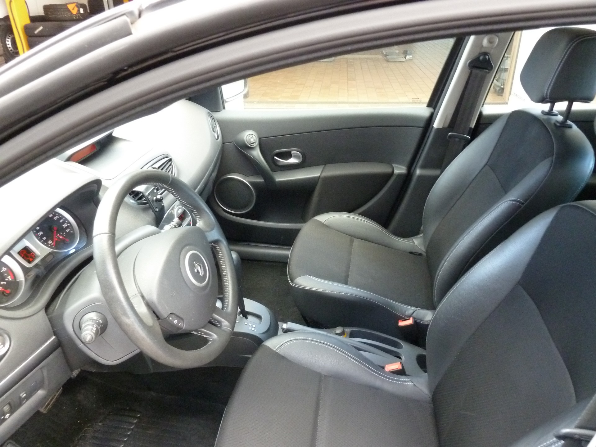 RENAULT Clio 1.6 16V Dynamique Automat-image-4