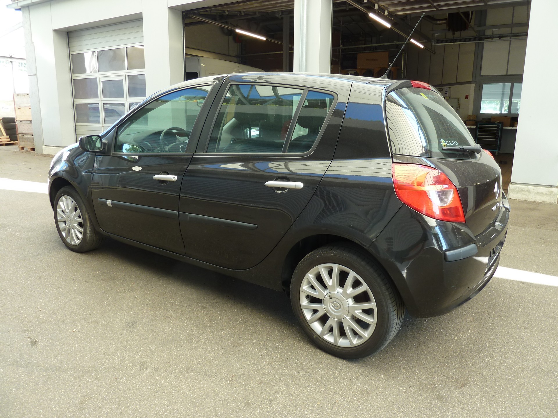 RENAULT Clio 1.6 16V Dynamique Automat-image-8