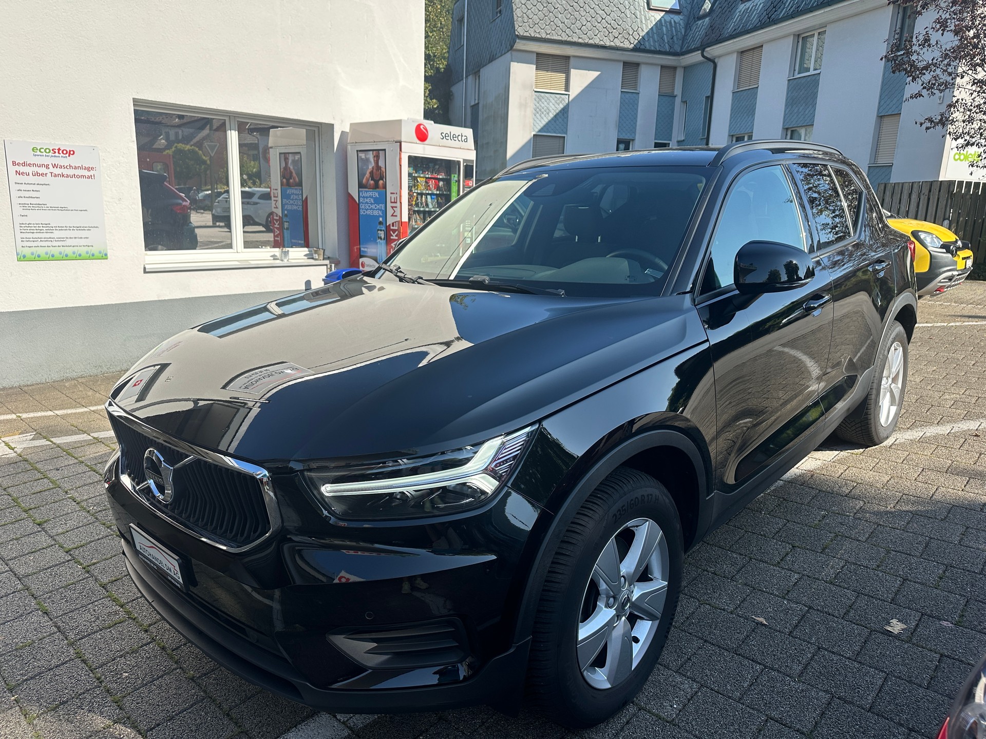 VOLVO XC40 T2 Momentum Light Geartronic-showroom-element-1