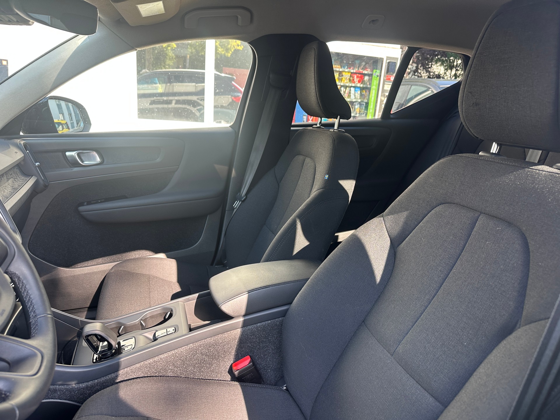 VOLVO XC40 T2 Momentum Light Geartronic-image-10