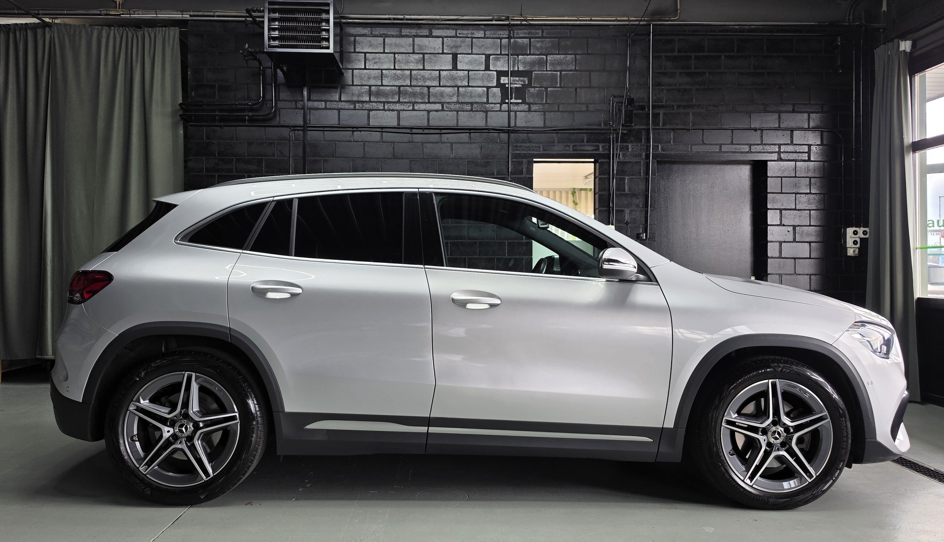 MERCEDES-BENZ GLA 250 AMG Line 4matic-image-1