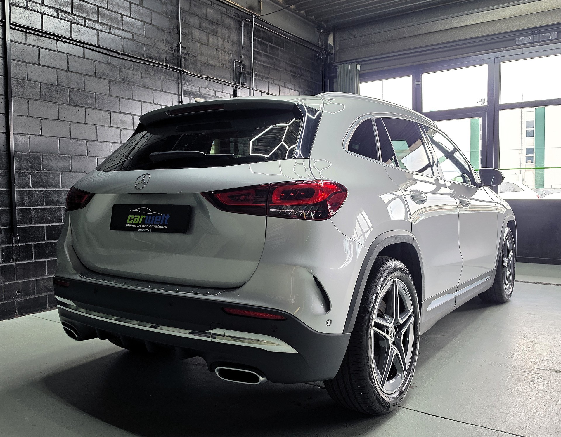 MERCEDES-BENZ GLA 250 AMG Line 4matic-image-2