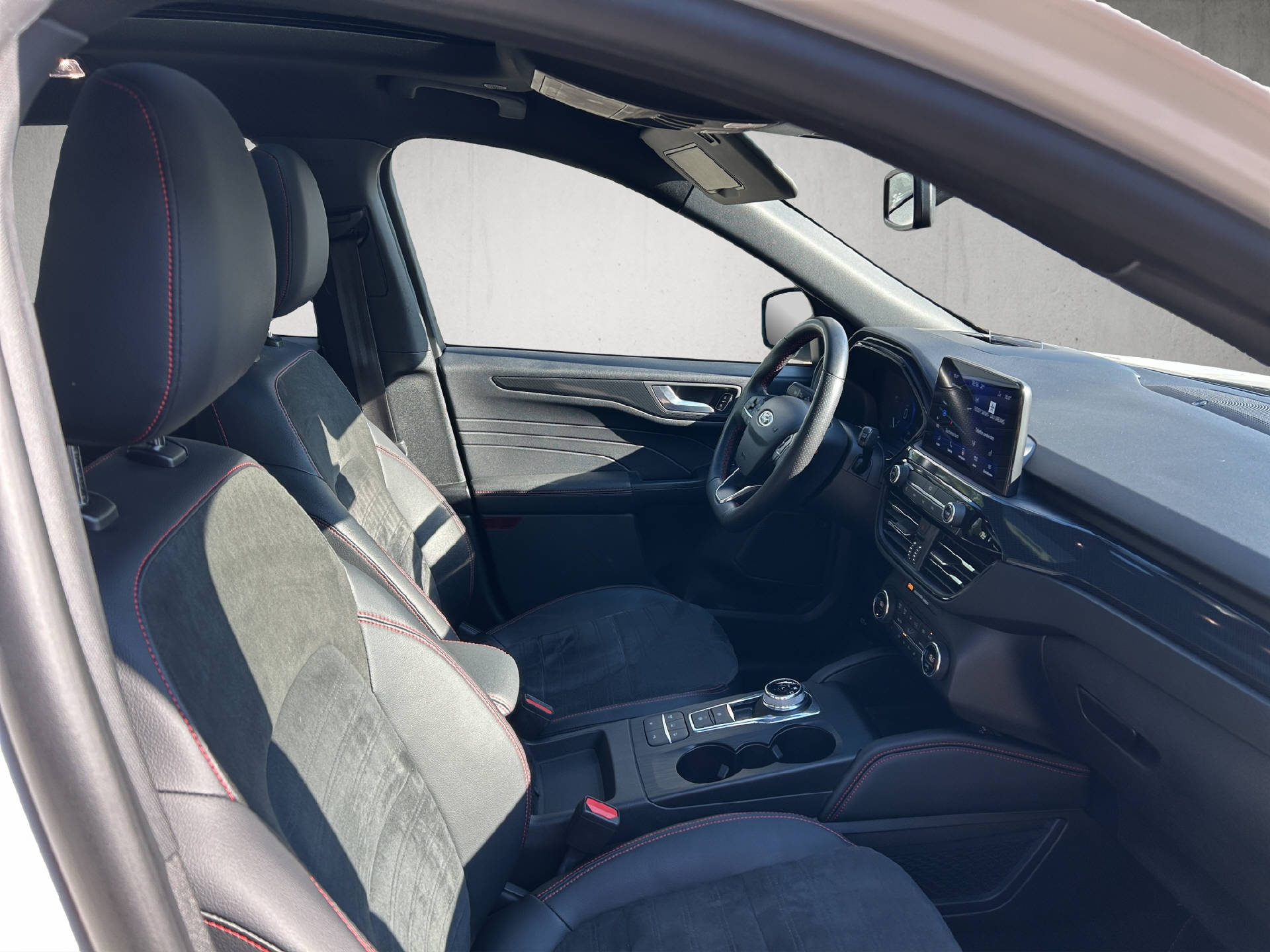 FORD Kuga 2.5 Plug-in Hybrid ST-Line X-image-18