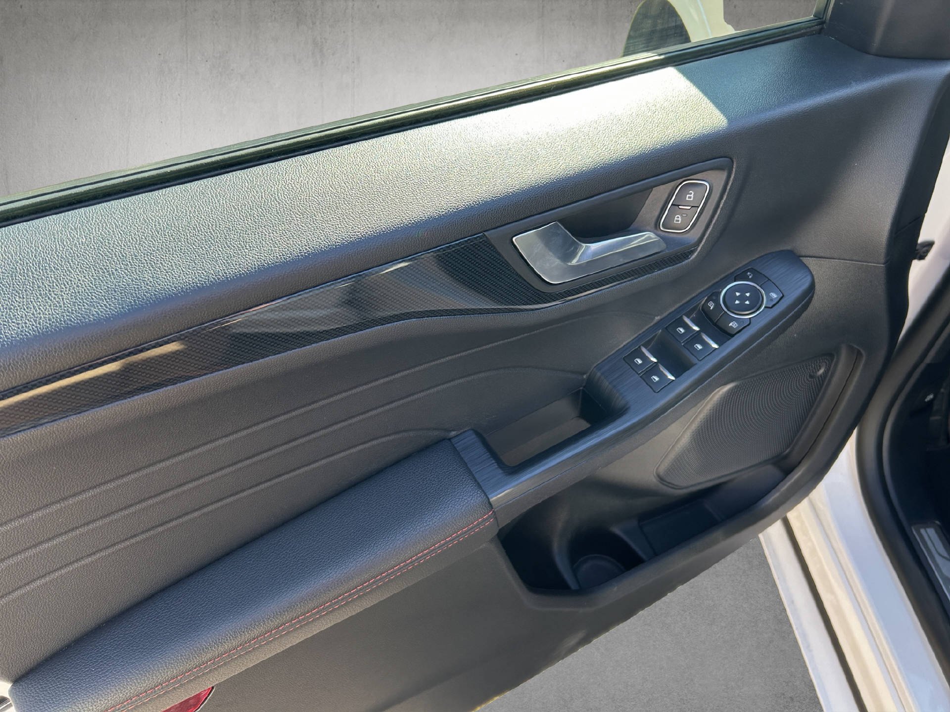 FORD Kuga 2.5 Plug-in Hybrid ST-Line X-image-12