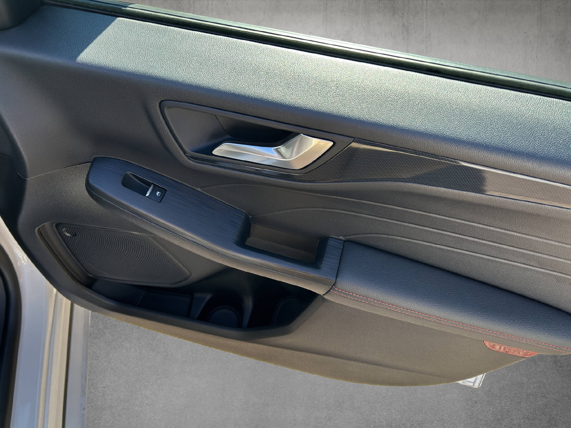 FORD Kuga 2.5 Plug-in Hybrid ST-Line X-image-17