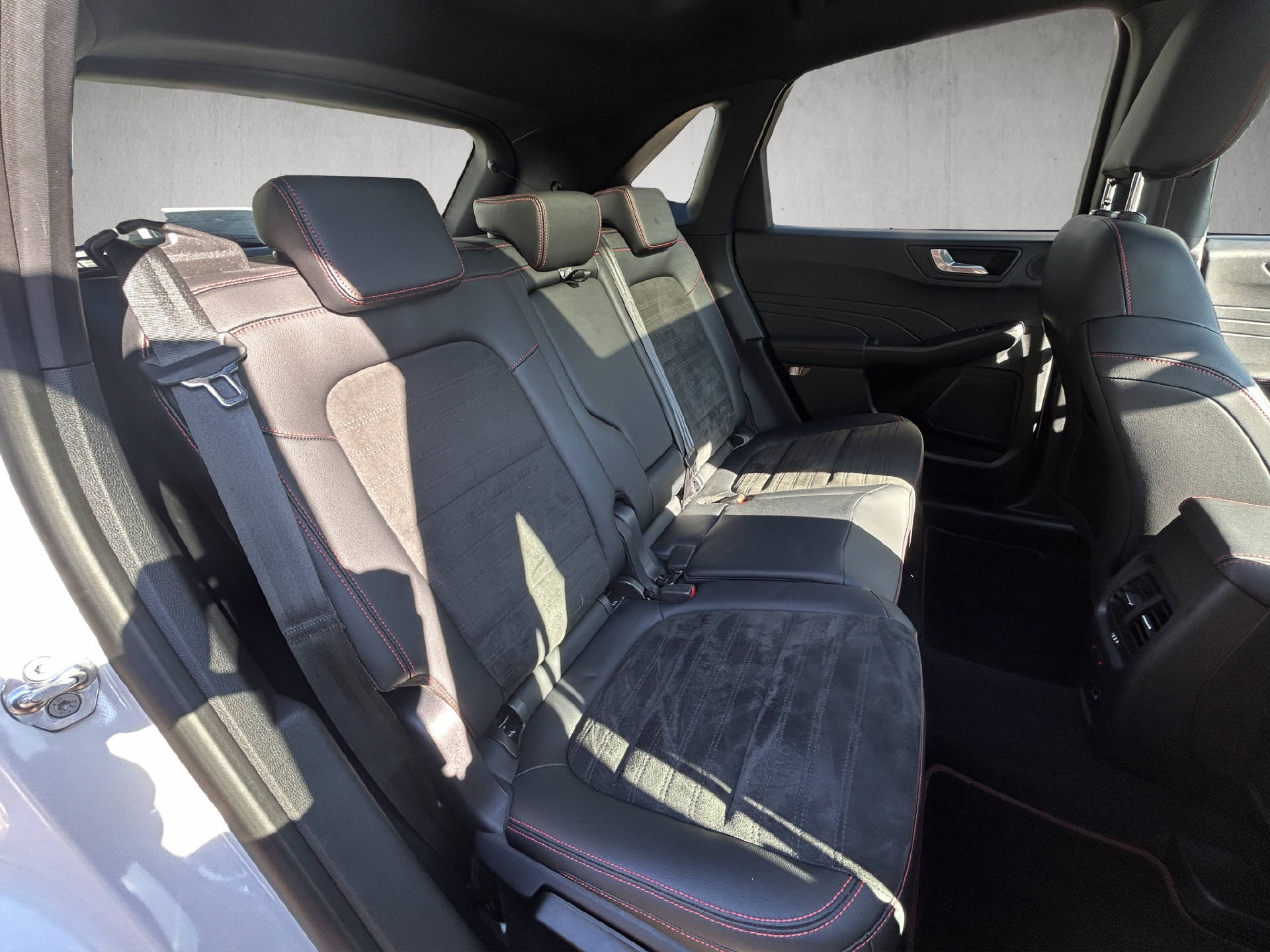 FORD Kuga 2.5 Plug-in Hybrid ST-Line X-image-19