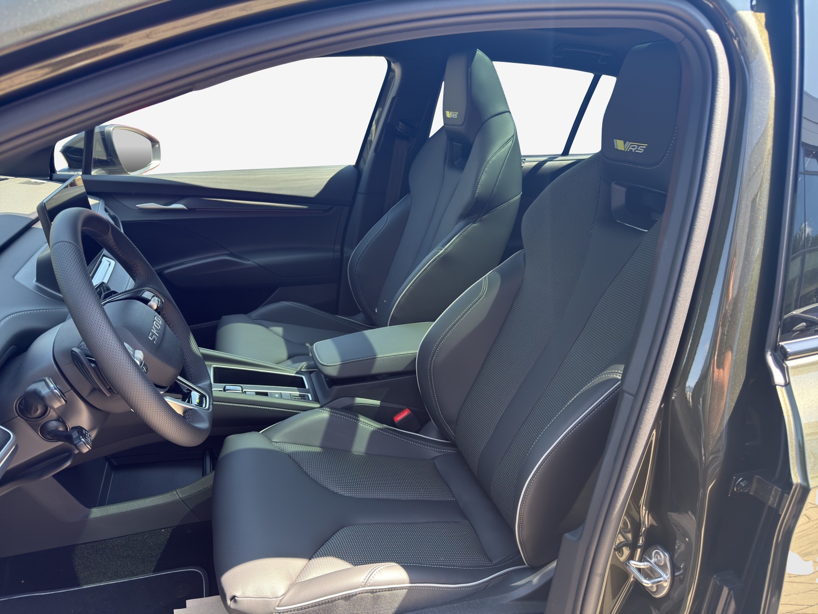 SKODA Enyaq 4x4 RS-image-7