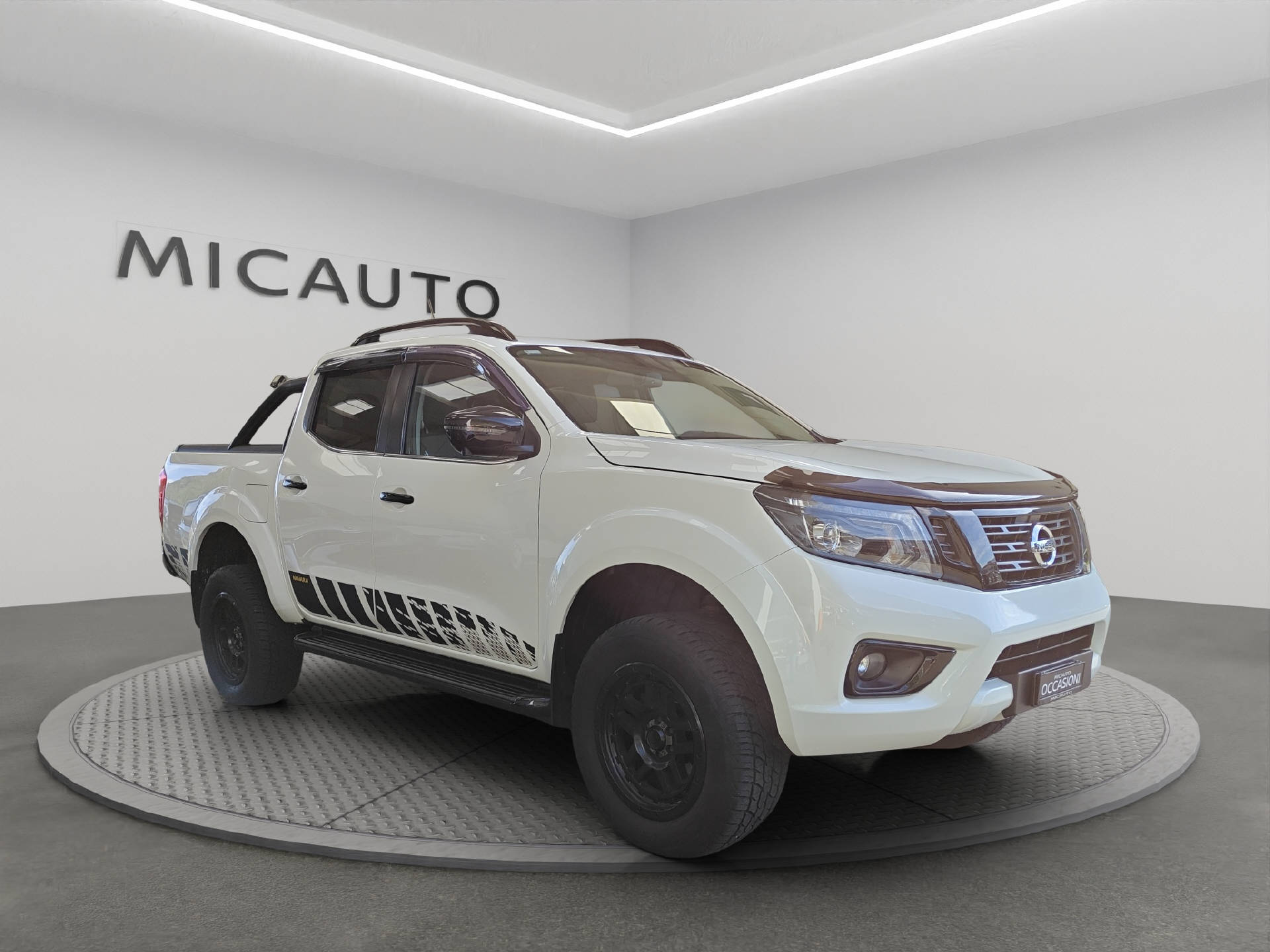 NISSAN Navara 2.3 dCi Double Cab N-Guard-image-0