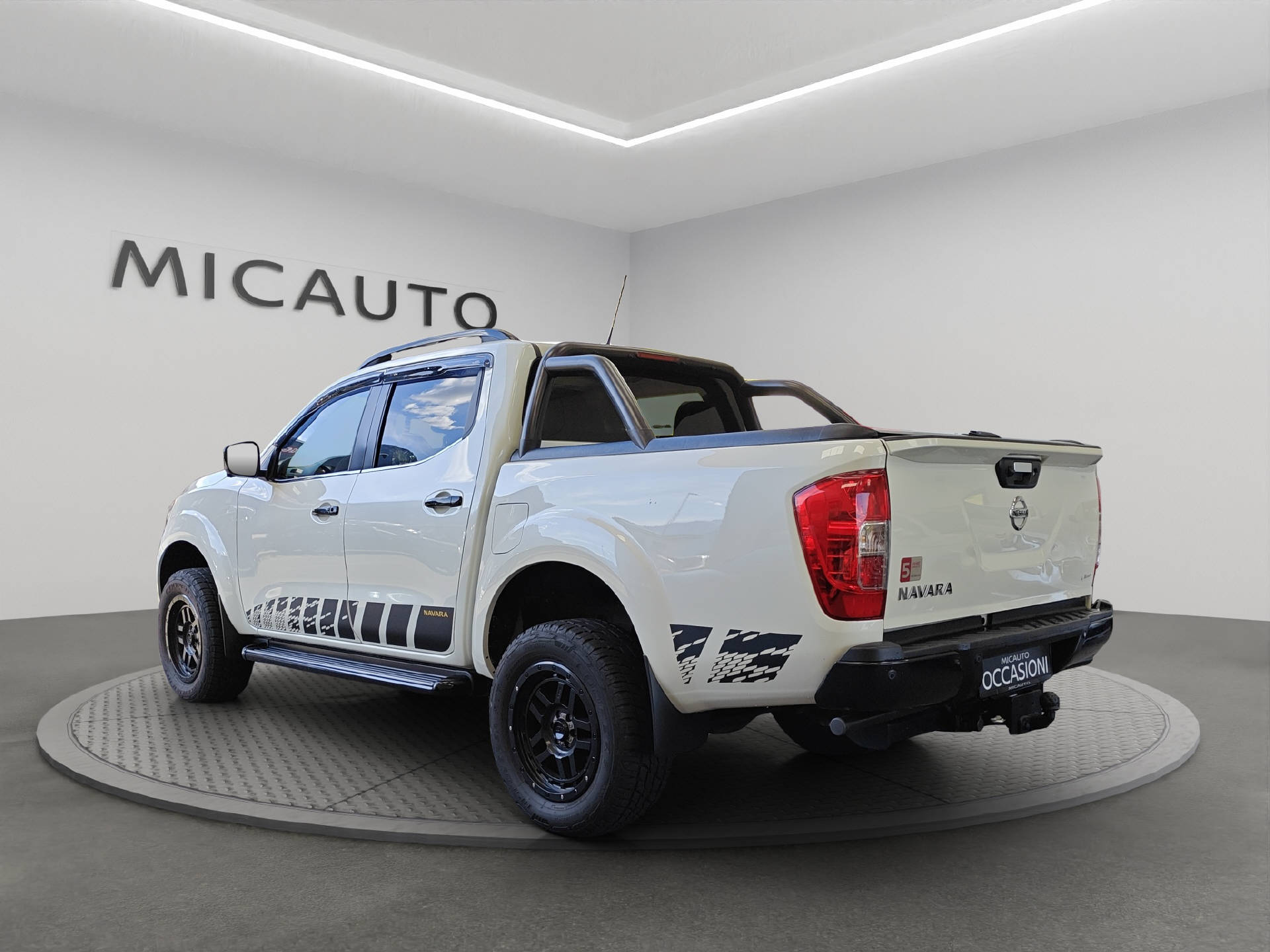 NISSAN Navara 2.3 dCi Double Cab N-Guard-image-2