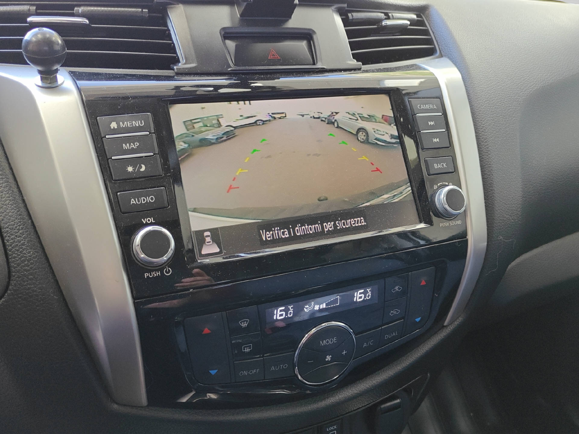 NISSAN Navara 2.3 dCi Double Cab N-Guard-image-10