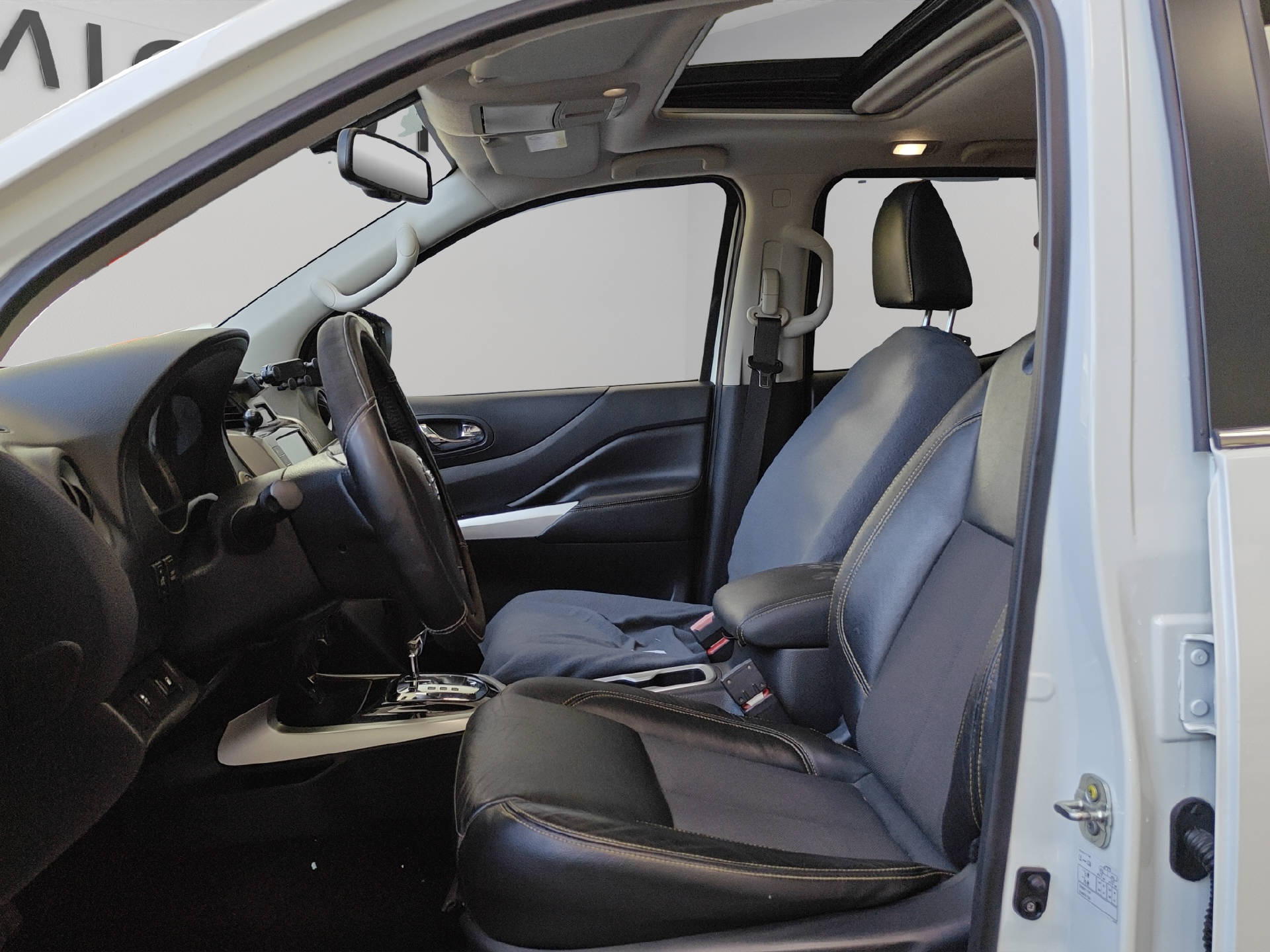 NISSAN Navara 2.3 dCi Double Cab N-Guard-image-4