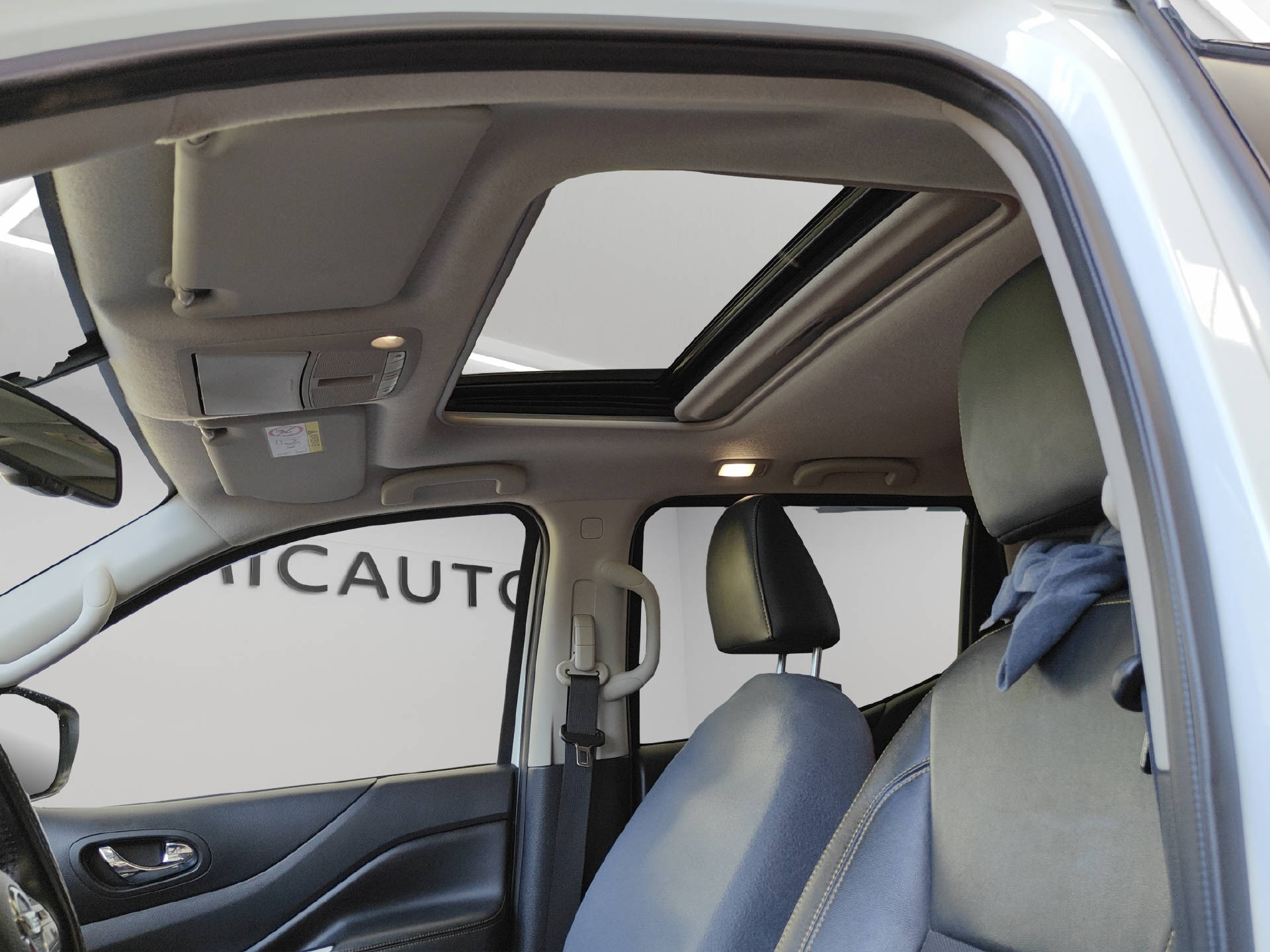 NISSAN Navara 2.3 dCi Double Cab N-Guard-image-8
