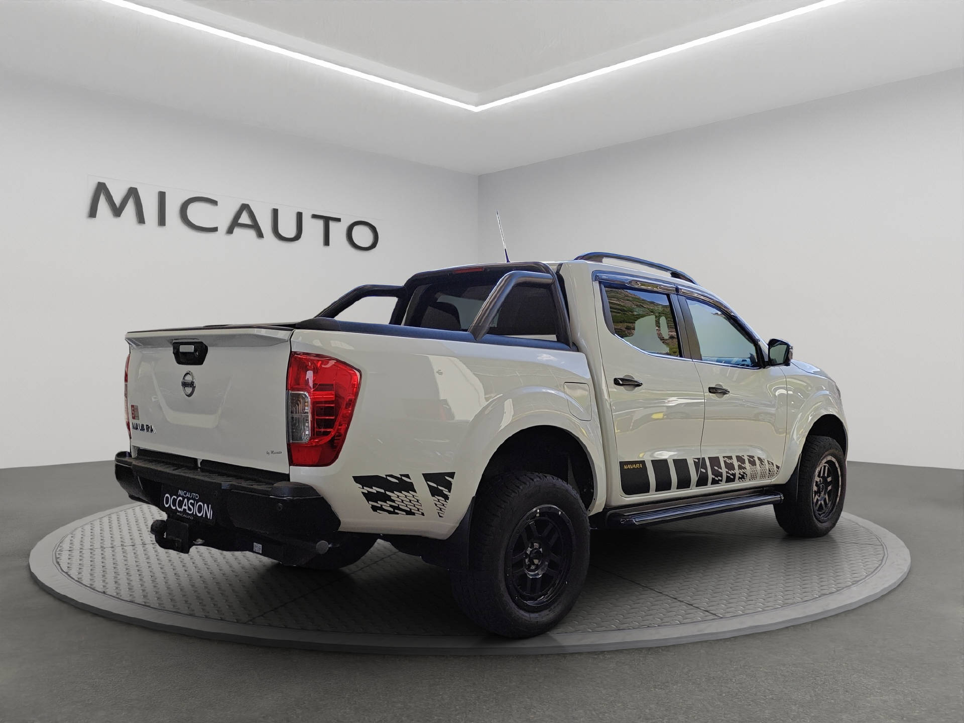 NISSAN Navara 2.3 dCi Double Cab N-Guard-image-1