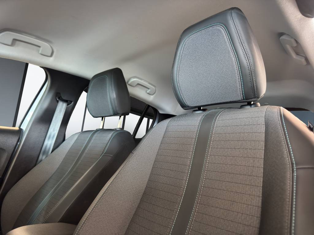 PEUGEOT 208 1.2 PureTech Allure Pack EAT8-image-9
