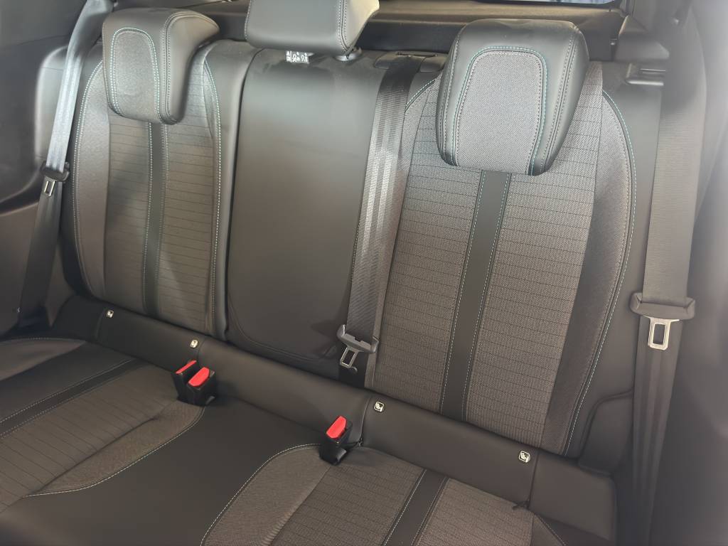 PEUGEOT 208 1.2 PureTech Allure Pack EAT8-image-8