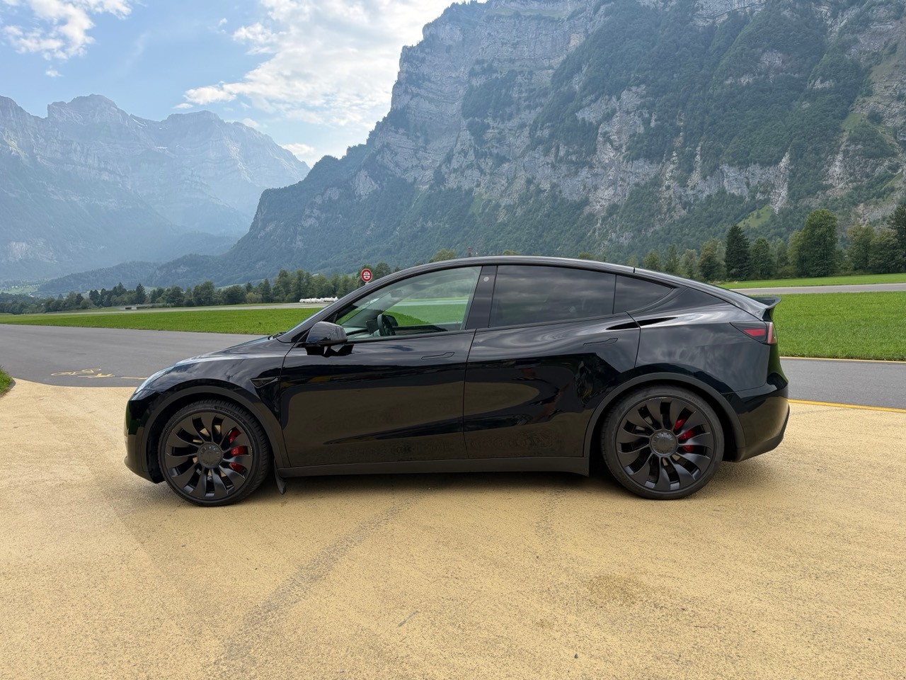 TESLA Model Y Performance-image-2